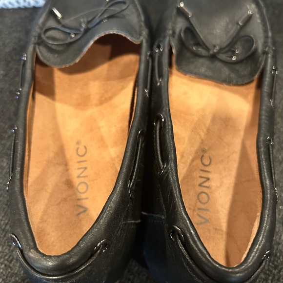 Vionic Women’s “Virginia” Black Leather Driving Moccasins main image 4